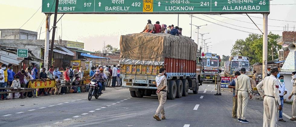 इंदौर पुलिस लॉकडाउन का उल्लंघन करने वालों को ऐसे सिखा रही सबक