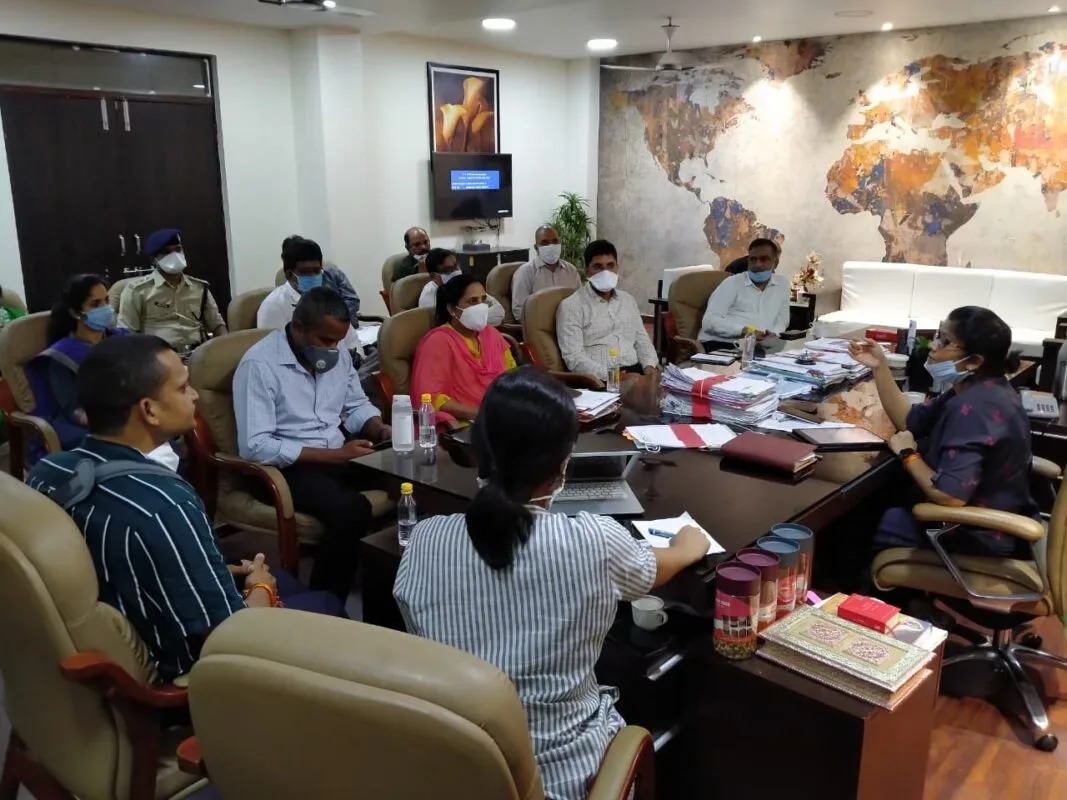 रतलाम : जिन स्थानों में संक्रमण ज्यादा फैला है उनका अध्ययन किया जाए - कलेक्टर