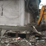 रतलाम : शहर के मुख्य बाजार में हुआ बड़ा हादसा, भरभरा कर गिरा छज्जा