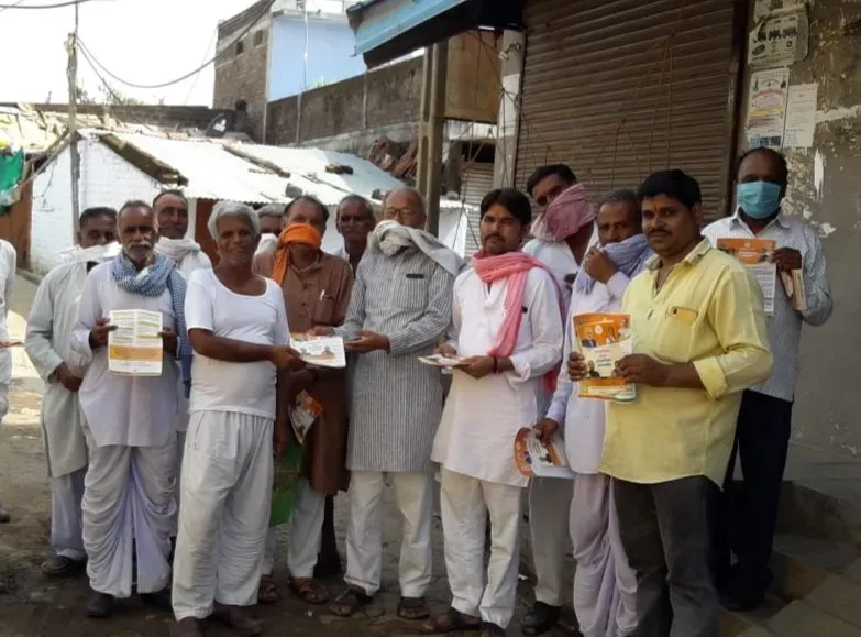 देवास : बैकलिया सरकार (कांटाफोड़) मंडल द्वारा सुन्द्रेल मे घर घर पत्रक बांट कर मोदी सरकार 2.0 की उपलब्धियां गिनाई ।