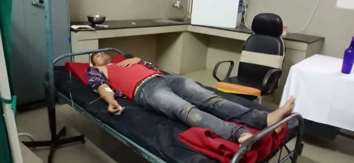 देवास : रेत माफिया ने SDOP के ड्राइवर और पुलिस पर किया हमला ।