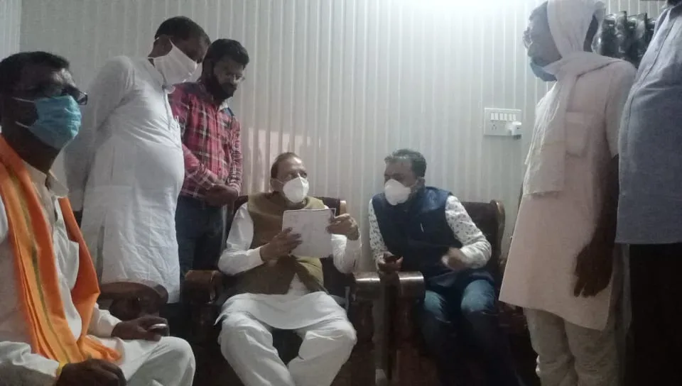 देवास : कन्नौद विश्रामगृह में सांसद भार्गव और विधायक शर्मा ने कार्यकर्ताओं और क्षेत्रवासियों से की मुलाकात