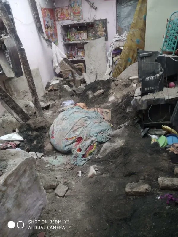 रतलाम : जर्जर छत ने निगल लिया परिवार, 2 मासूम सहित पति पत्नी की मौत, इंडियामिक्स न्यूज़ ने पहले ही चेताया था