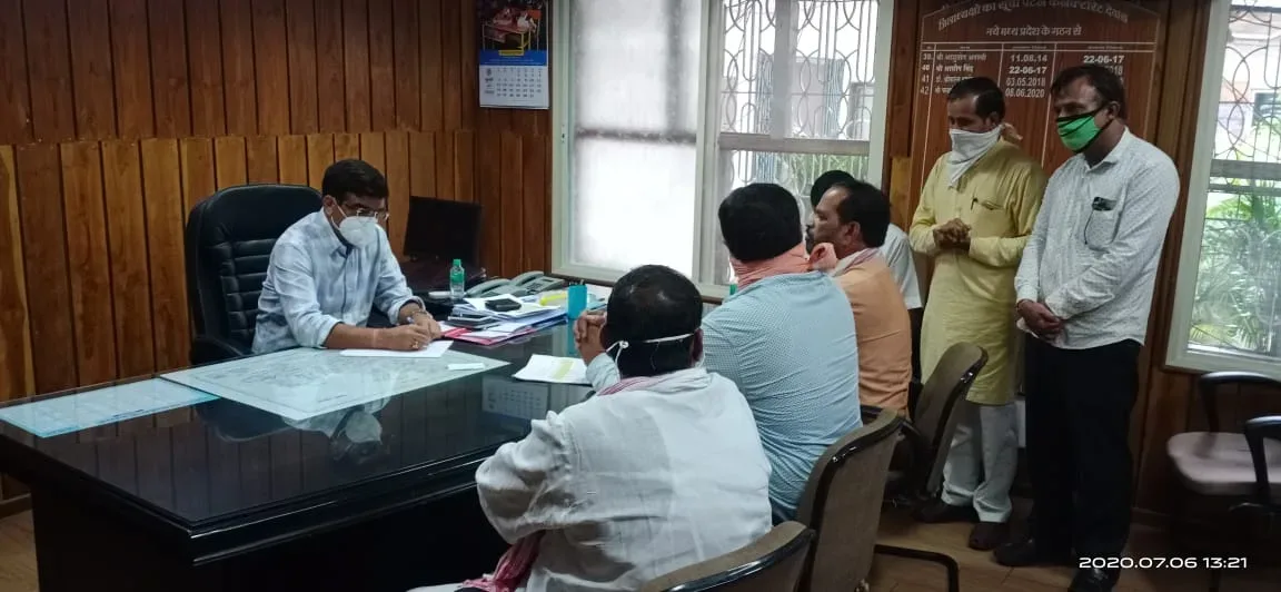 देवास : चिटफंड कम्पनी की सम्पत्ति को नीलाम करने की मांग को लेकर दिया ज्ञापन