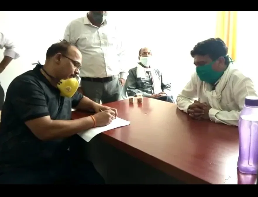 रतलाम : लोकायुक्त ने शहर व आलोट से दो पटवारी रंगेहाथ धरे, दोनों को किया निलंबित