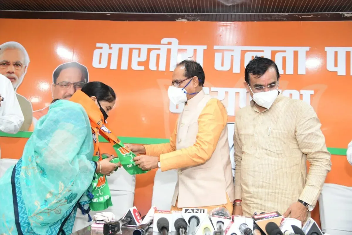 मध्यप्रदेश : इस्तीफा देने के कुछ ही घण्टों में नेपानगर की पूर्व विधायक कासडेकर ने ली भाजपा की सदस्यता