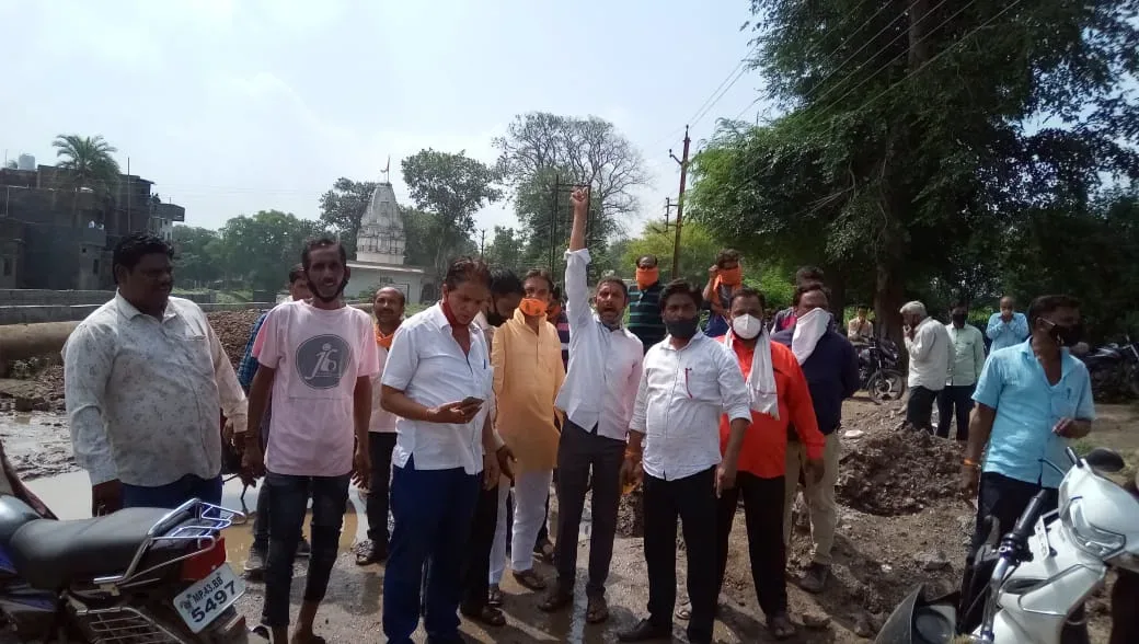 रतलाम : भाजपा शासन में त्रस्त भाजपाई नेता, जनता के साथ मिलकर किया चक्काजाम