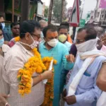 देवास : वनमंत्री विजय शाह का भोपाल से खंडवा जाते समय नेताओं और वनकर्मियों ने स्वागत किया