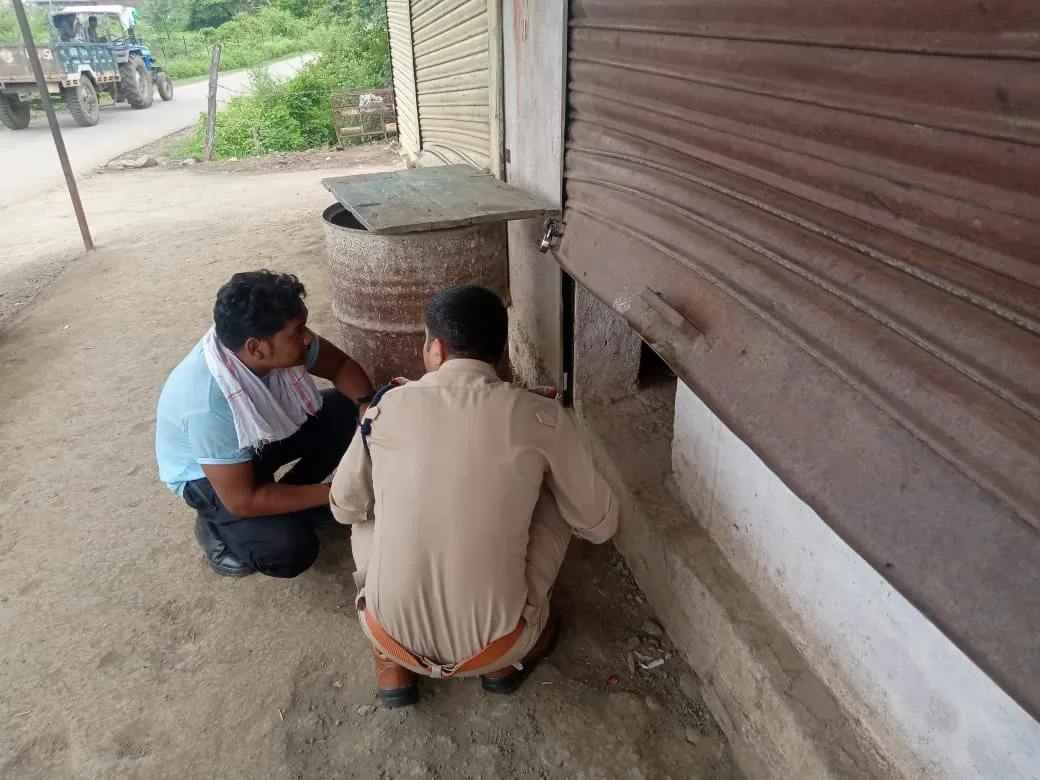 देवास : पानीगांव में दुकान की शटर उचका कर अज्ञात बदमाश नकदी एवं किराना सामान ले उड़े