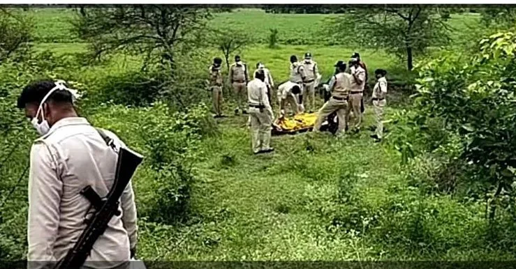 रतलाम : चेहरा जला हुआ युवती का शव मिलने से सनसनी फैल गई