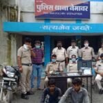 देवास : चोरी की वारदात को अंजाम देने वाले दो आरोपी गिरफ्तार, पुलिस ने निकाला जुलूस