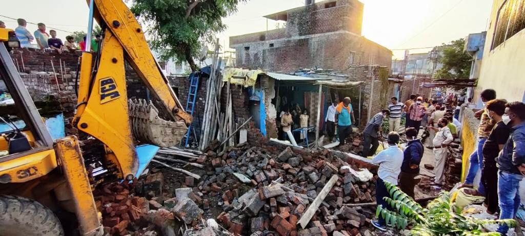 रतलाम : नगर निगम ने शासकीय भूमि पर किये गये अतिक्रमण को हटाया