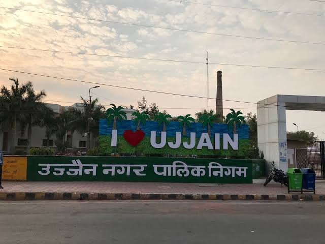 उज्जैन : नगरनिगम को भी कोरोना इलाज की दरकार अधिकारी से लेकर कर्मचारी तक नहीं करते समस्या का निराकरण