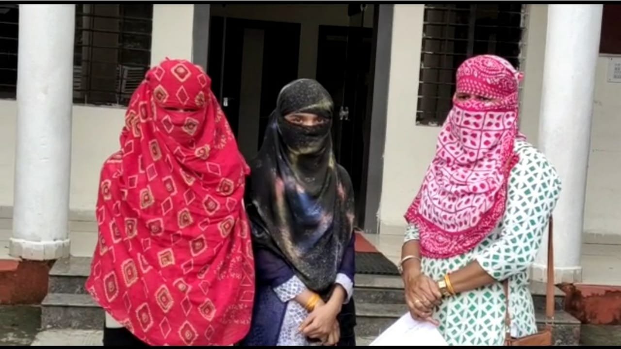 उज्जैन : शराब तस्कर राठौर ने अपनी पत्नी के साथ मिलकर बालिका के साथ मारपीट कर की छेड़छाड़