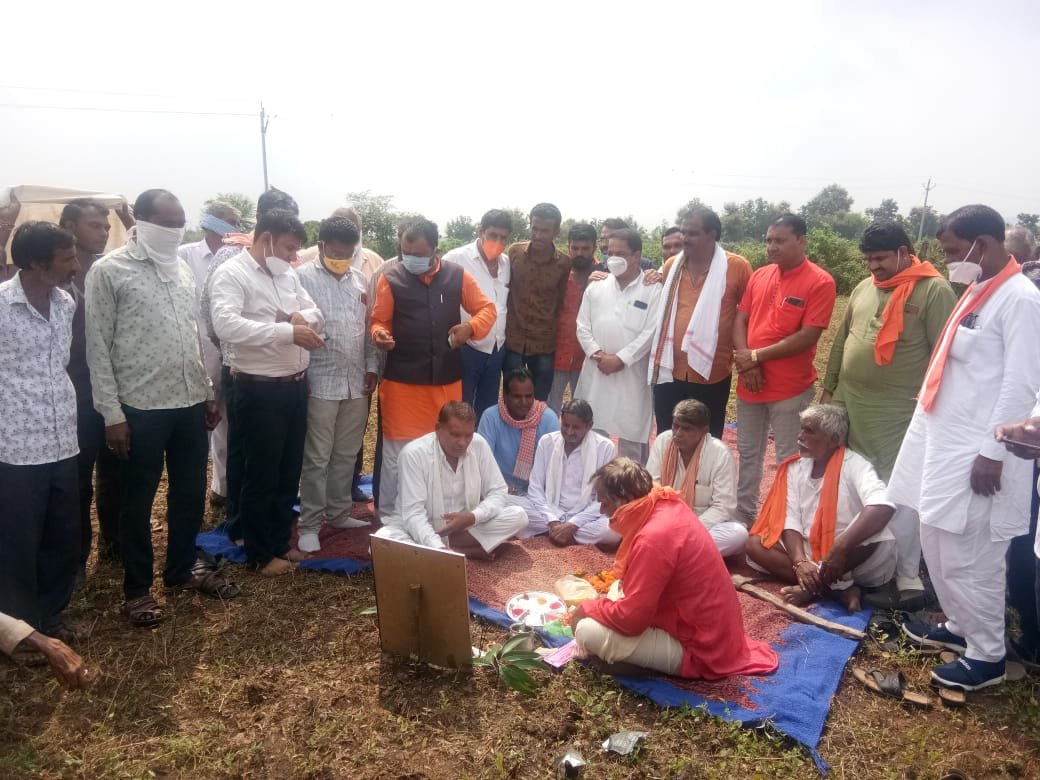 देवास : सेवा सप्ताह के अंतर्गत हुए विभिन्न कार्यक्रम, थूरिया में 37 लाख की लागत से बनने वाली गौशाला का हुआ भूमिपूजन