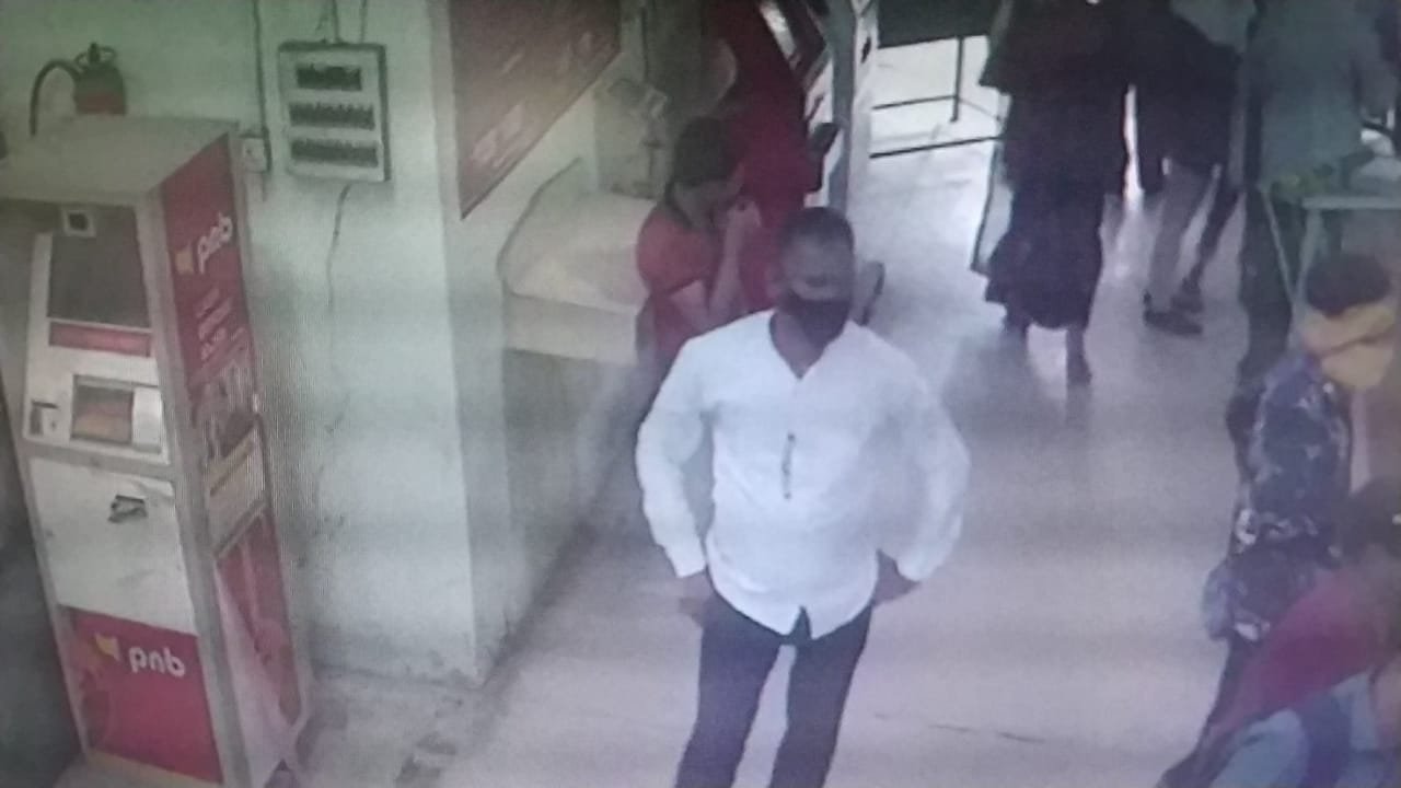 सतना : संविदाकार की स्कूटी से एक लाख पार, पीडब्ल्यूडी कार्यालय परिसर में हुई घटना