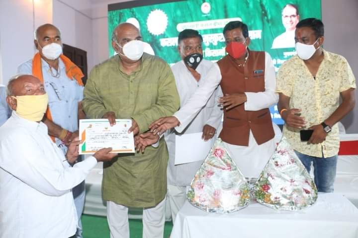 सीहोर : जिला स्तरीय कार्यक्रम में इछावर विधायक करण सिंह वर्मा ने किया किसानों को संबोधित