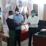 सीहोर : पुलिस ने 3 लाख की कीमत के गुम हुए मोबाइल लौटाए