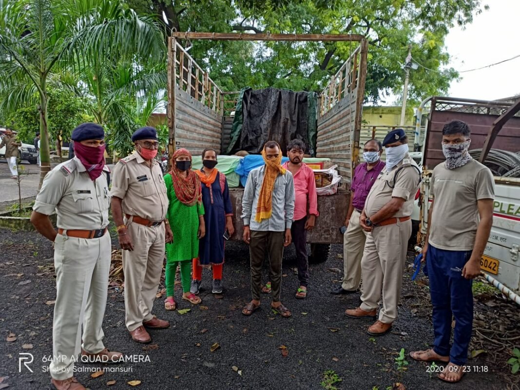 सीहोर : 8 क्विंटल नकली मावा व पनीर, केक सहित आयसर ट्रक जप्त