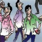 सतना : ना कोई अहाता ना कोई लाइसेंस फिर भी भाटिया ग्रुप पब्लिक को परोस कर करवा रहा मदिरापान