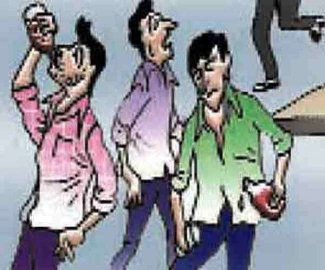 सतना : ना कोई अहाता ना कोई लाइसेंस फिर भी भाटिया ग्रुप पब्लिक को परोस कर करवा रहा मदिरापान