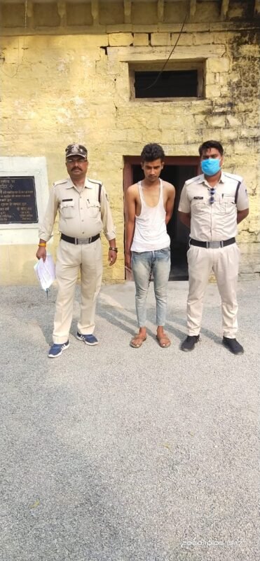 रीवा : वाहन चोरी कर कबाड़ बनाकर बेचने वाला आरोपी गिरफ्तार