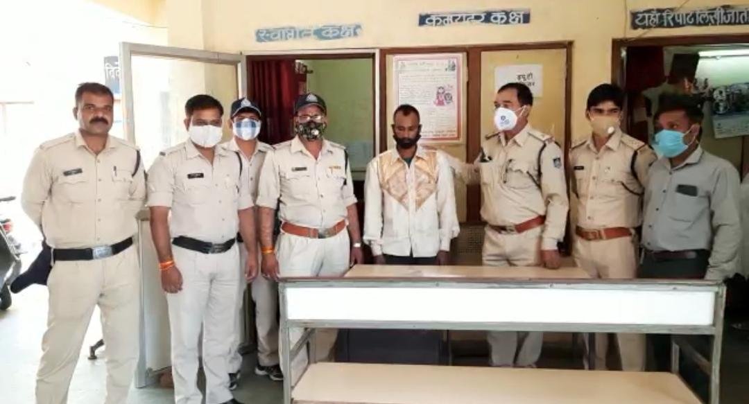 उज्जैन : देवास गेट पुलिस को मिली बड़ी सफलता देशी पिस्टल के साथ आरोपी गिरफ्तार।