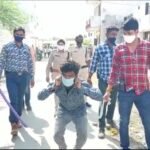 उज्जैन : ऑटो में आग लगाने वाले और चाकू बाजी करने वाले का निकाला जुलूस