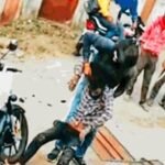 जबलपुर : आटोरिक्शा चालक को सरेआम पिटते रहे युवक, पुलिस ने दबाव के बाद की कार्यवाही