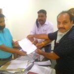 सतना : कलेक्टर से लगाई फीस माफी की गुहार