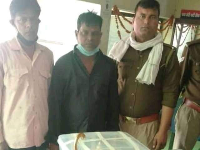 उत्तर प्रदेश : अलादीन का चिराग के झांसे में आया लंदन रिटर्न डॉक्टर, ढाई करोड़ रुपये की हुई ठगी, दो तांत्रिक गिरफ्तार