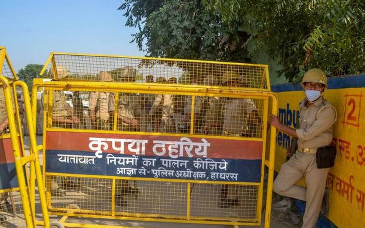 हाथरस घटना : क्या हाथरस में हो रही थी विदेशी फंडिंग ! DRI ने पकड़ा एक करोड़ के साथ ट्रेवल एजेंट