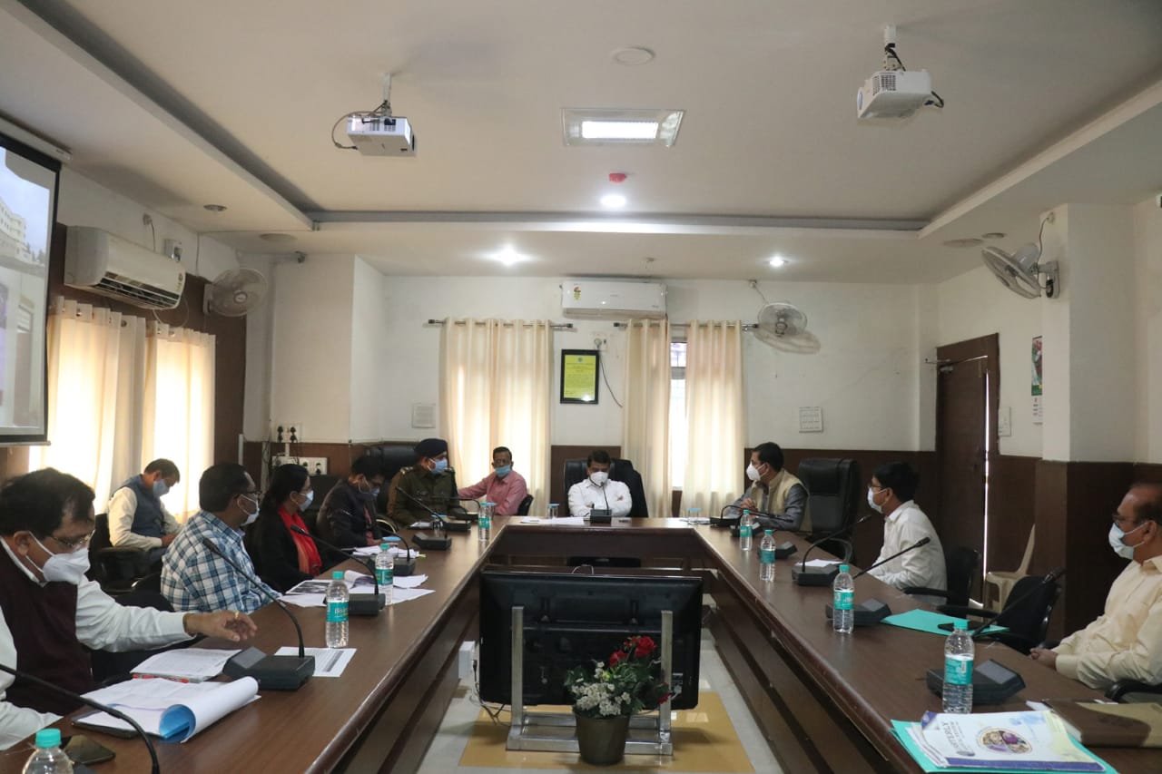 सीहोर : मास्क नहीं पहनने होगी कड़ी कार्यवाही प्रमुख सचिव कोविड-19 ने ली कलेक्ट्रेट में समीक्षा बैठक