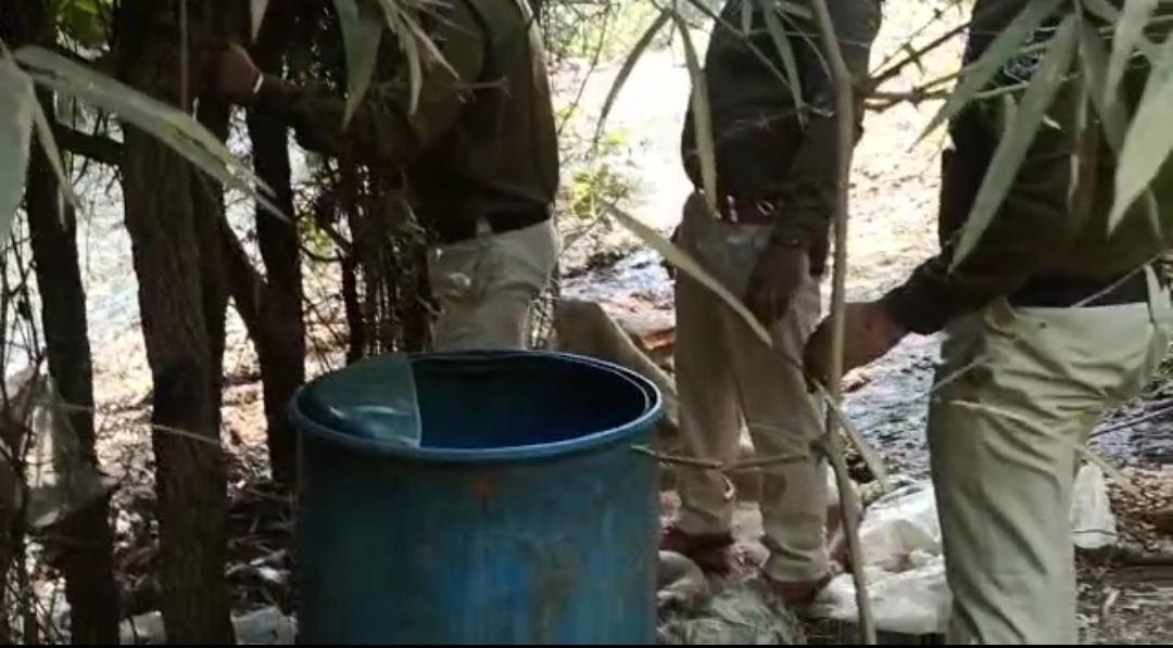 सीहोर : बुदनी पुलिस ने बड़ी कार्यवाही करते हुए 100 लीटर अवैध शराब जप्त की