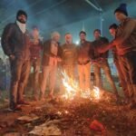 रतलाम : ठंड में ठिठुरते अन्नदाता, कचरा जलाने को मजबूर