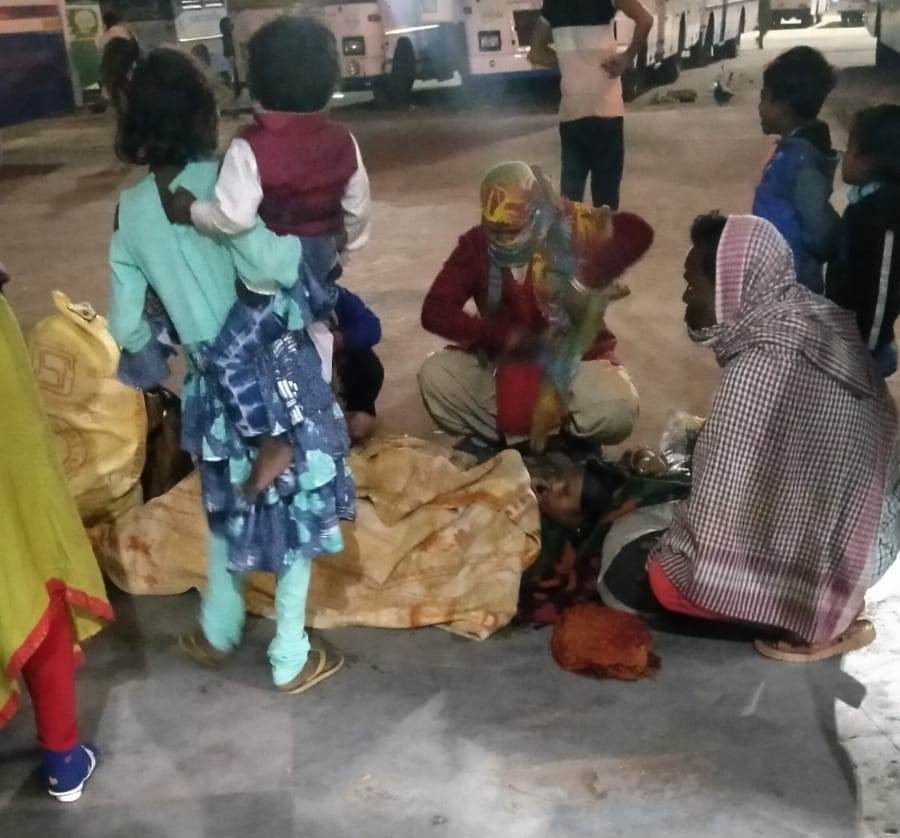 जयपुर : जयपुर सिटी सिंधी कैंप बस अड्डे पर महिला ने दिया बच्चे को जन्म