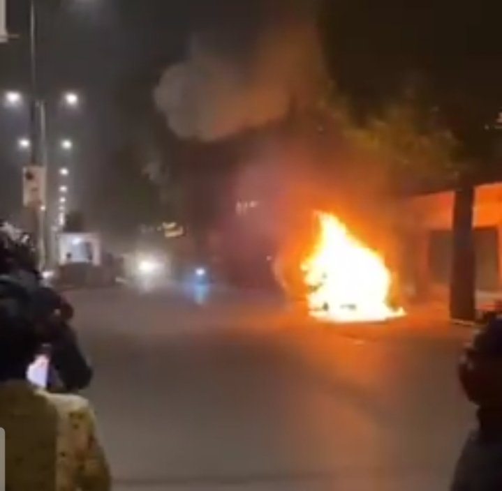 जयपुर : चलती कार में लगी आग ड्राइवर की सूझबूझ से टल गया हादसा