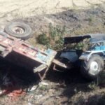 उज्जैन : महिदपुर रोड थाना क्षेत्र के ग्राम डेलची बुजुर्ग और बरुखेड़ी के बीच तेज रफ्तार ट्रैक्टर ट्रॉली अनियंत्रित होकर पलटी