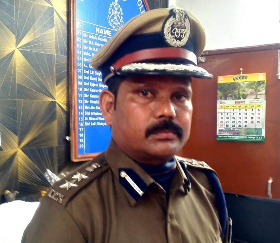 कटनी : CM शिवराज फिर एक्शन में, कटनी SP ललित शाक्यवार, ग्वालियर नगर निगम कमिश्नर को हटाया