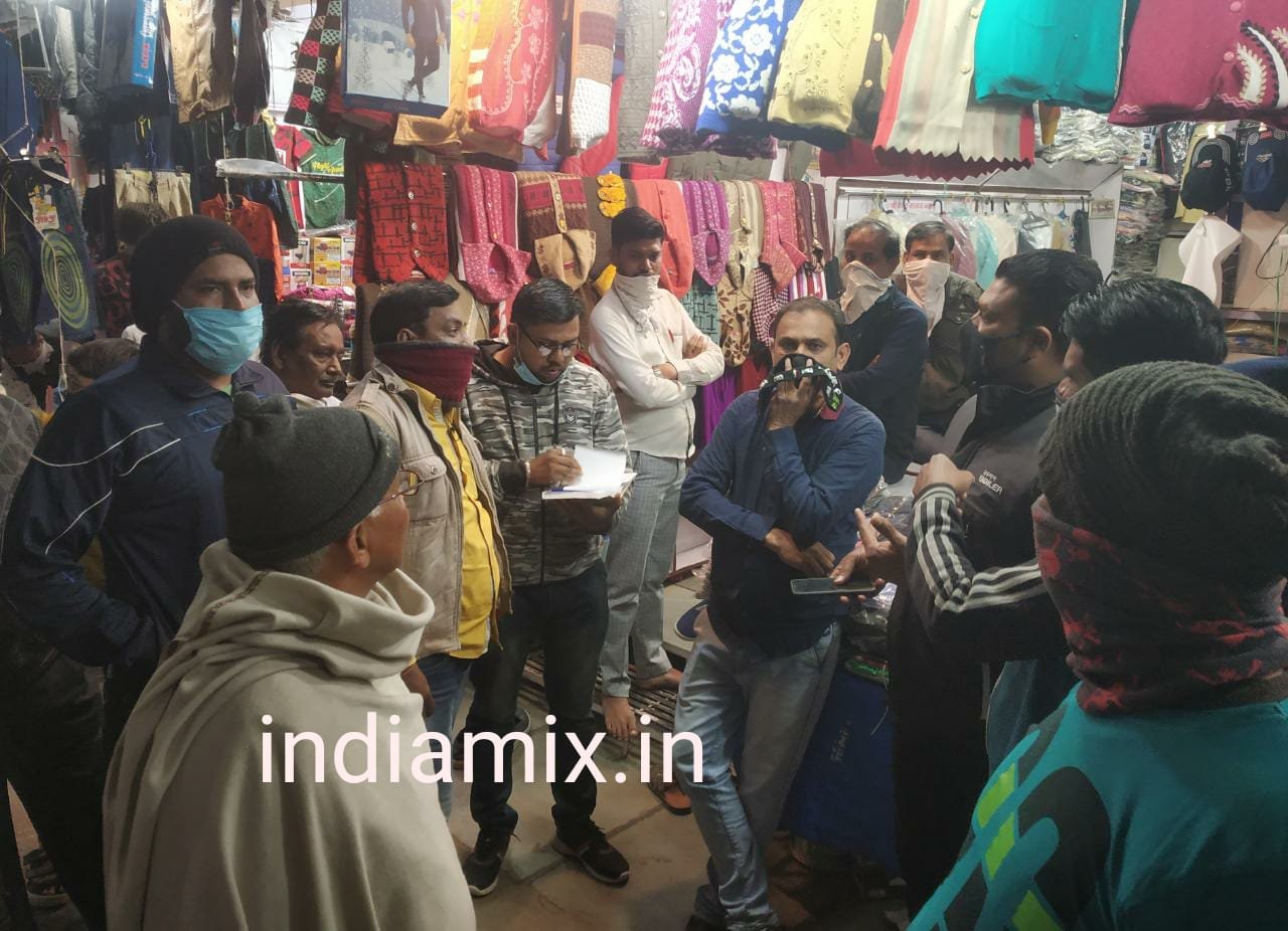 रतलाम : माणक चौक अतिक्रमण : निगमकर्मियों व व्यवसायियों के बीच हुई तीख़ी नोकझोंक