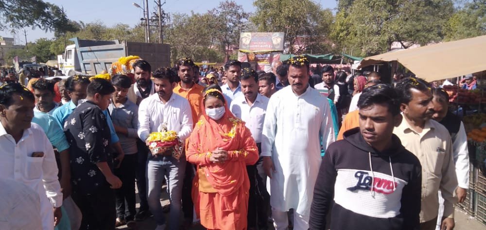 देवास : हाटपीपल्या कलश यात्रा के साथ भागवत कथा शुभारंभ, साध्वीश्री अखिलेश्वरी दीदी मां है कथावाचक