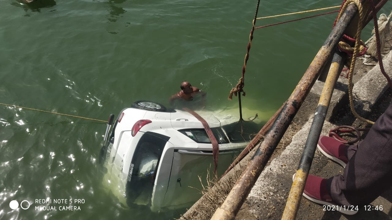 उज्जैन : गंभीर नदी हादसा अपडेट/3 लोग थे सवार, एक अब भी लापता