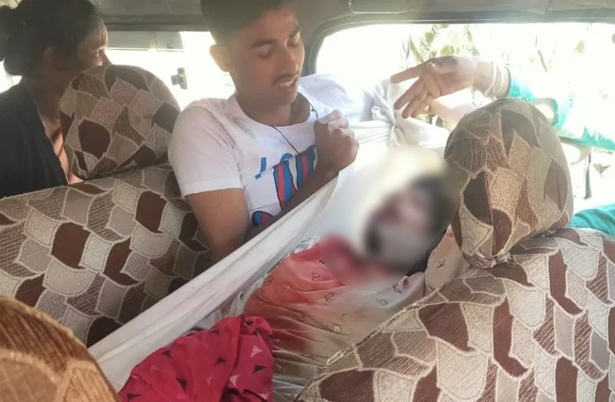 धार : मांडू में हादसा, सेल्फी लेते समय 40 फिट नीचे गिरी छात्रा