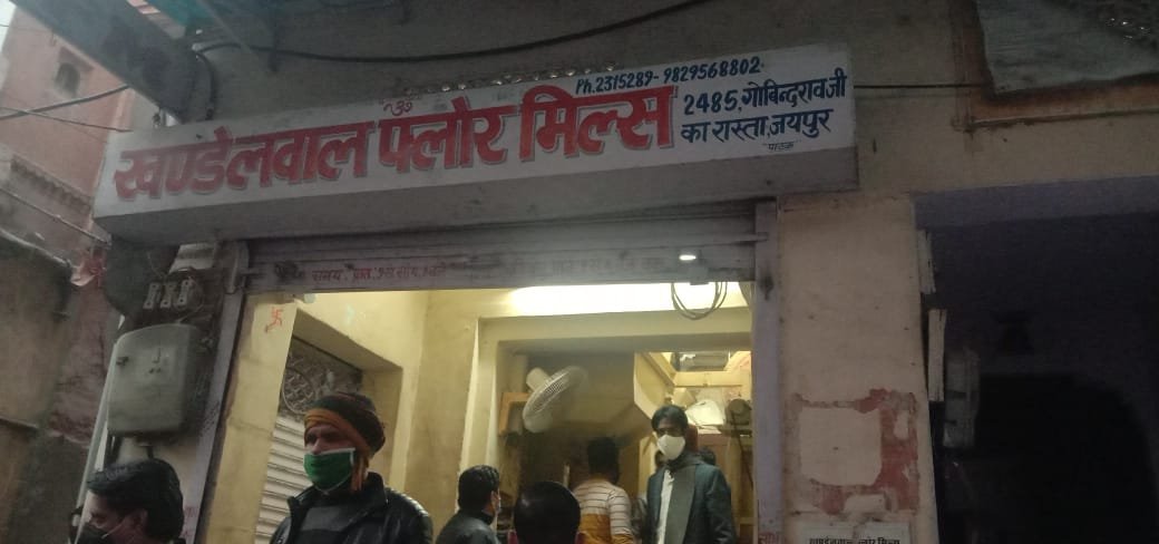 जयपुर : नाहरगढ़ क्षेत्र की एक आटा चक्की के रोलर में फंसने से बाल मजदूर की मौत