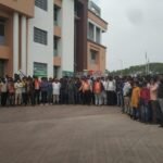 रतलाम : प्रशासन से नाराज़ गुर्जर समाज उतरा सड़को पर, कलेक्टर परिसर का किया घेराव