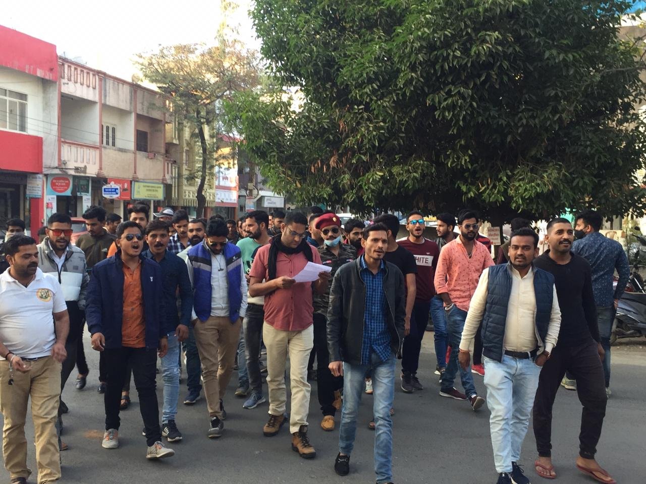 उज्जैन : तांडव के विरोध में करणी सेना का आक्रोश, दिया ज्ञापन