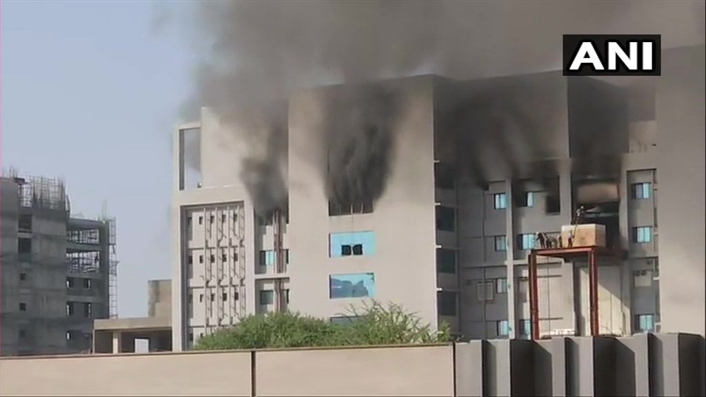 देश : कोरोना वैक्सीन बनाने वाले "सीरम इंस्टिट्यूट" की इमारत में लगी आग