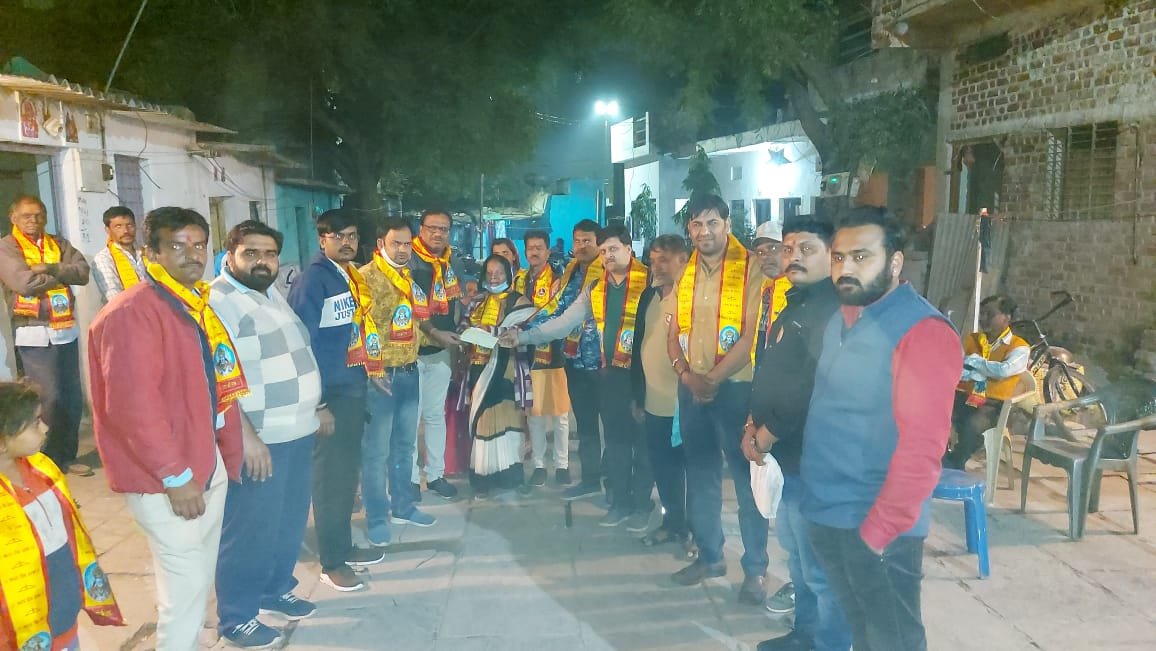 रतलाम : तेरा तुझको अर्पण, क्या लागे मेरा, श्री राम को कुष्ठ रोगी का समर्पण