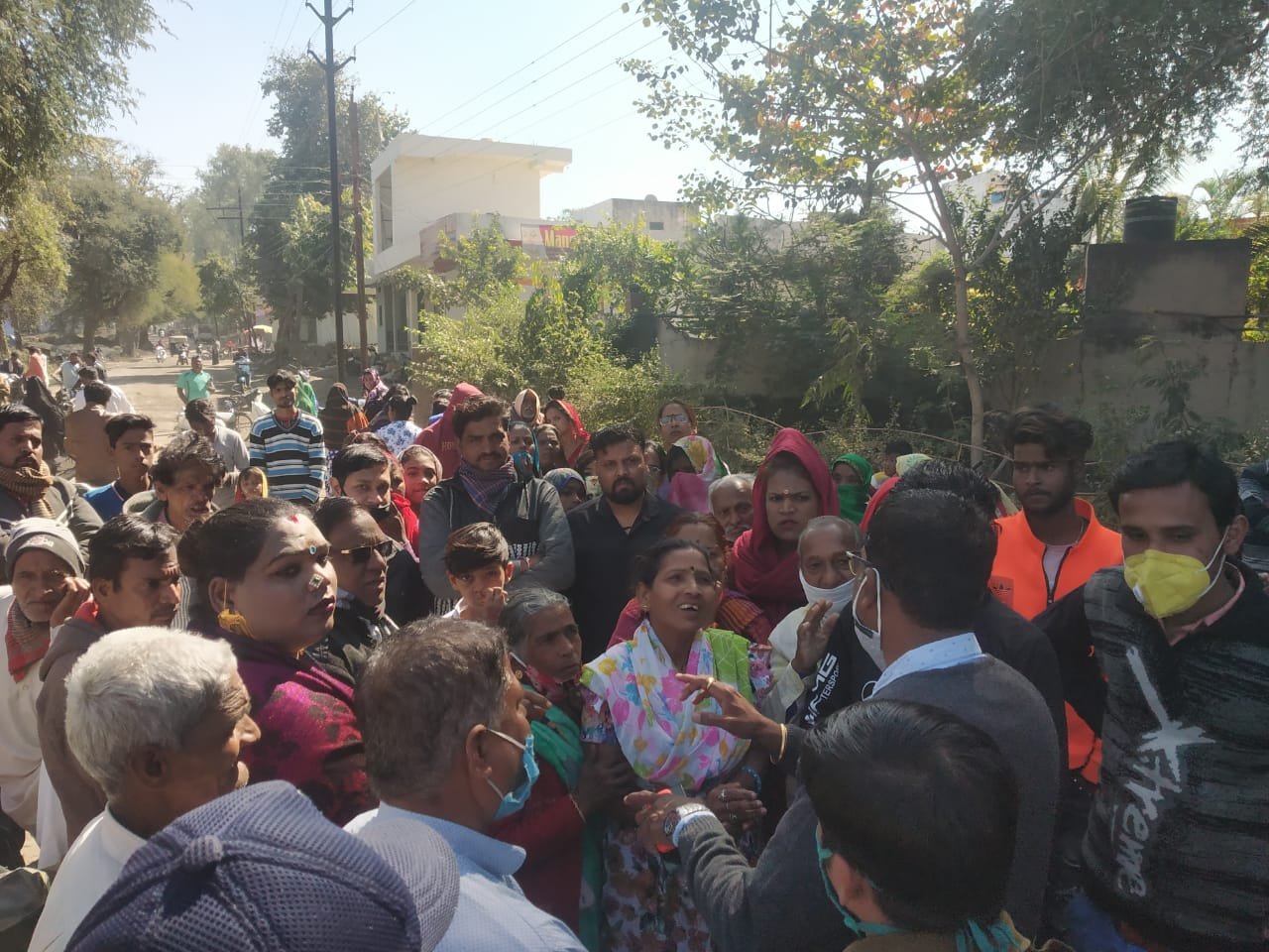 रतलाम : फिर थाना प्रभारी ने पकड़ाया आश्वासन का ''लड्डू'', मामला ऊँकाला रोड़ का