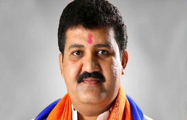 मुंबई - उद्धव सरकार के वनमंत्री संजय राठौड़ ने दिया इस्तीफा